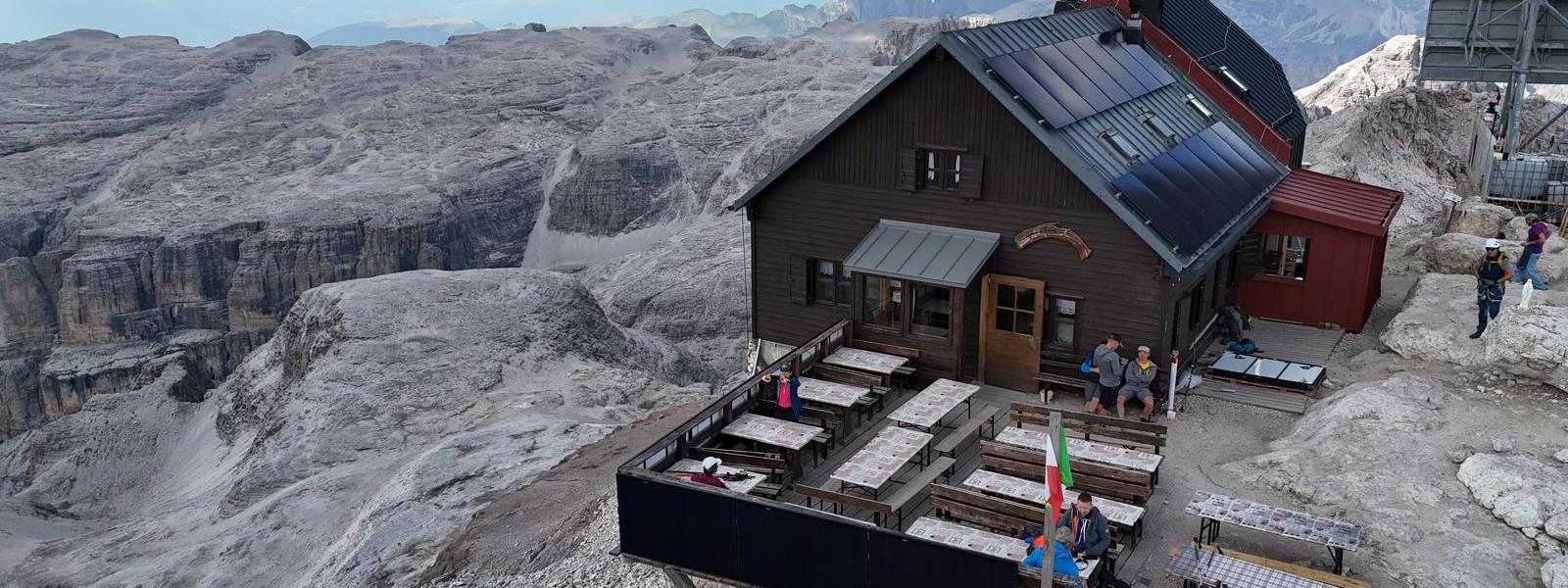 Rifugio Capanna Fassa Piz Fassa 3152 m Rifugio Capanna Fassa Piz Fassa 3152 m